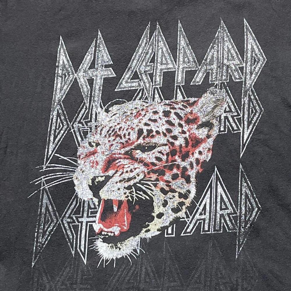 Def Leppard Preowned Large Band T-shirt